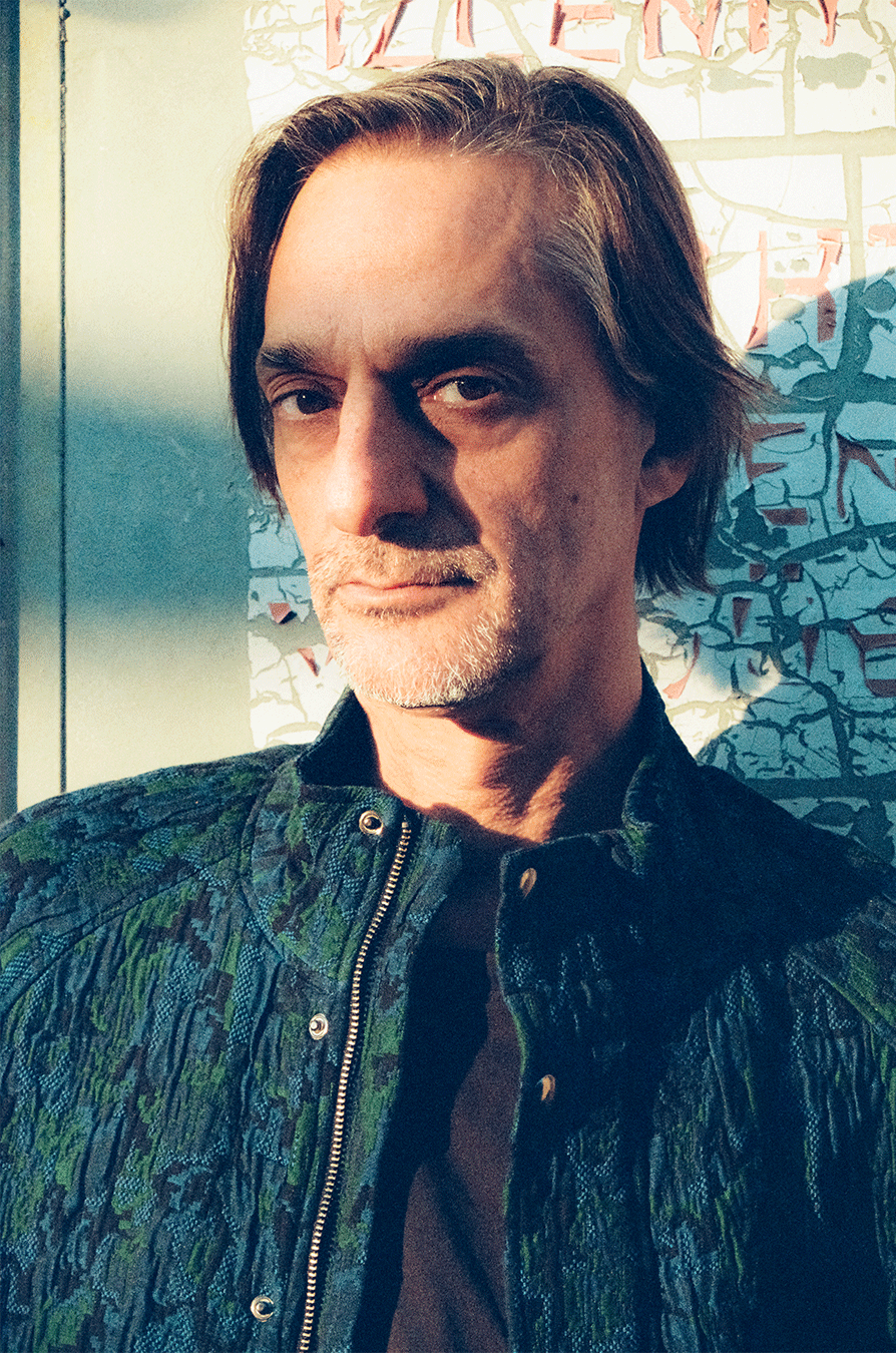 Ricardo Villalobos: deslizándose a través del tiempo